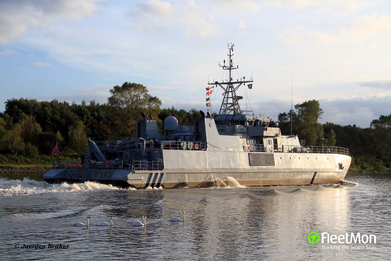 Photo Of Nato Warship M Mmsi Callsign Lbdw Taken By