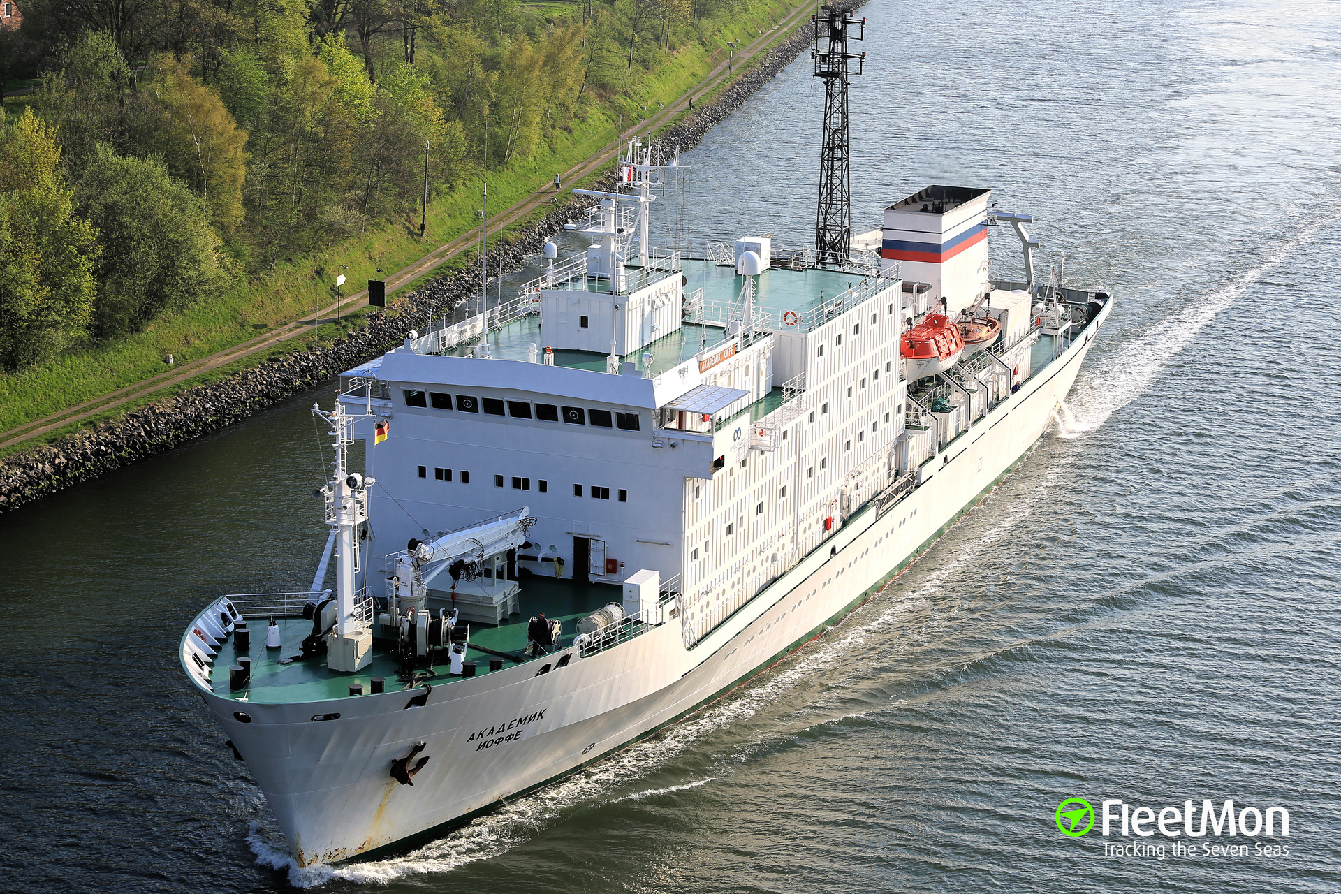 Академик страхов судно фото Photo of AKADEMIK IOFFE (IMO: 8507731, MMSI: 273413400, Callsign: UAUN) taken by