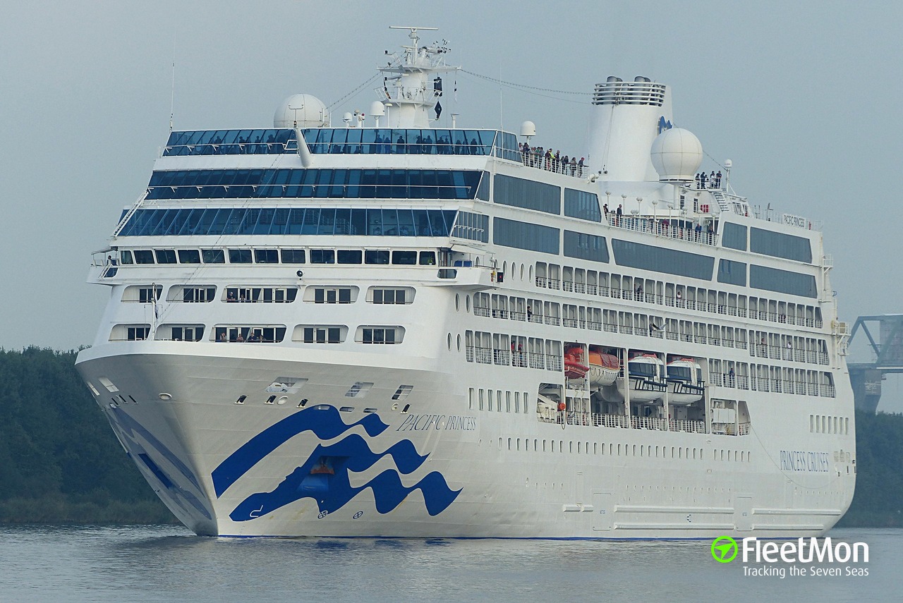 Cruise ship PACIFIC PRINCESS hit breakwater in Nice, cruise cancelled 