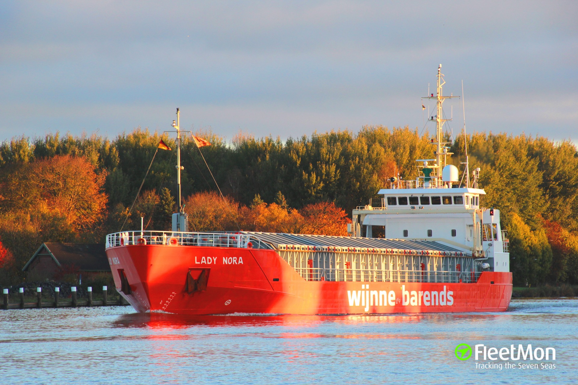 Photo of BALTIC EXPRESS (IMO: 9243851, MMSI: 341412000, Callsign: V4QI4)  taken by JaKu