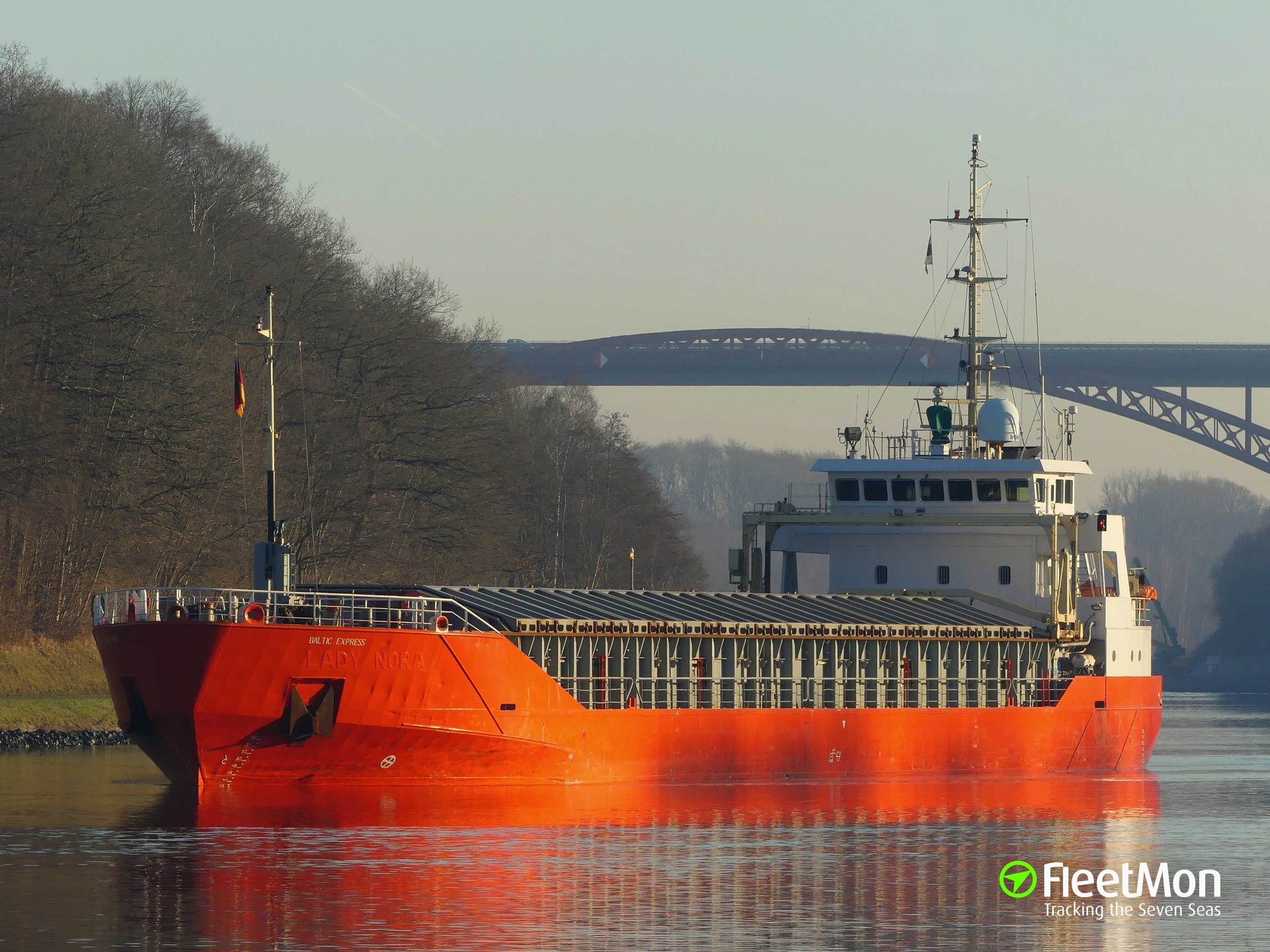 Photo of BALTIC EXPRESS (IMO: 9243851, MMSI: 341412000, Callsign: V4QI4)  taken by blufisch