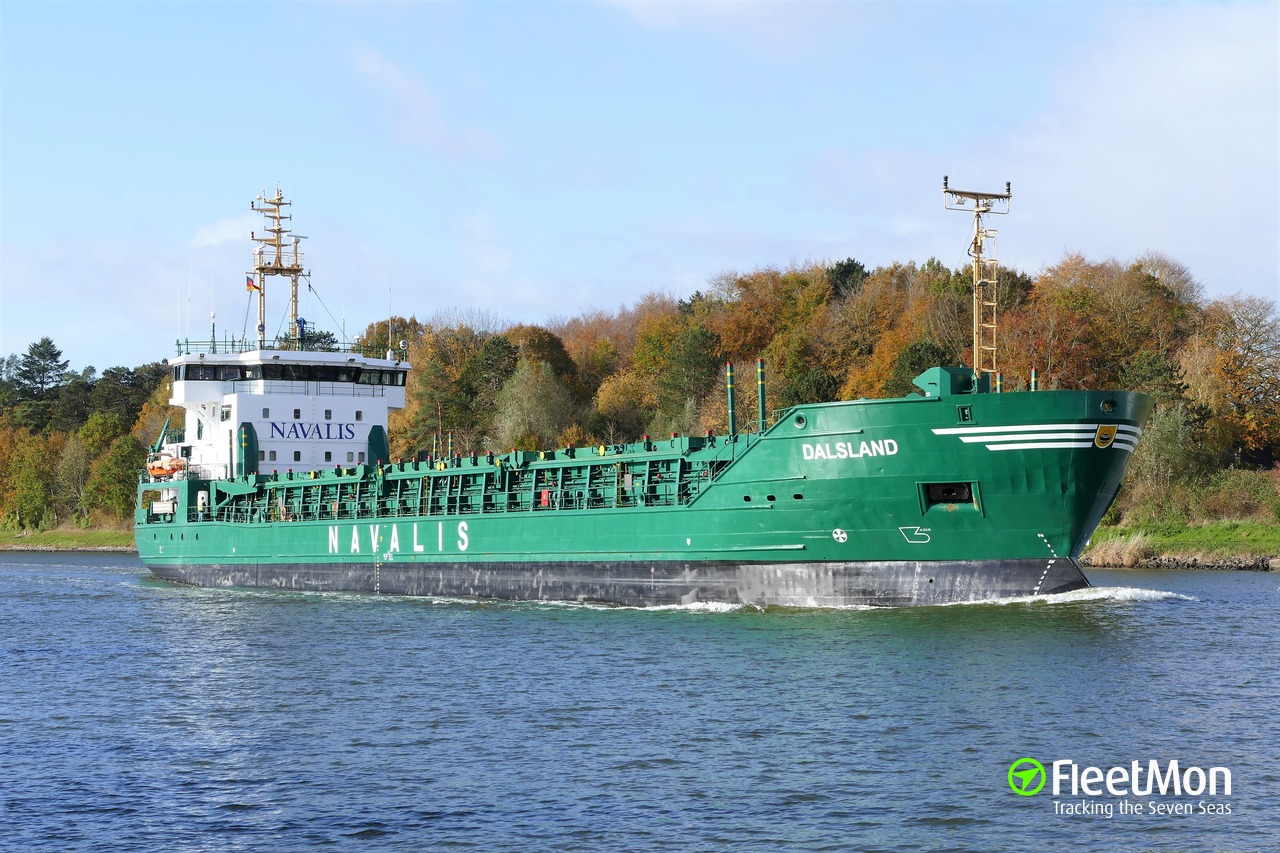 General cargo vessel Rider towed to Brunsbuettel