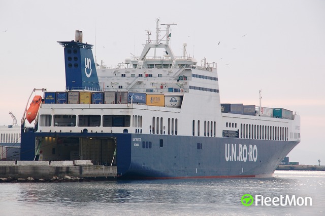 //photos.fleetmon.com/vessels/dardanelles-seaways_9322437_1289039_Large.jpg