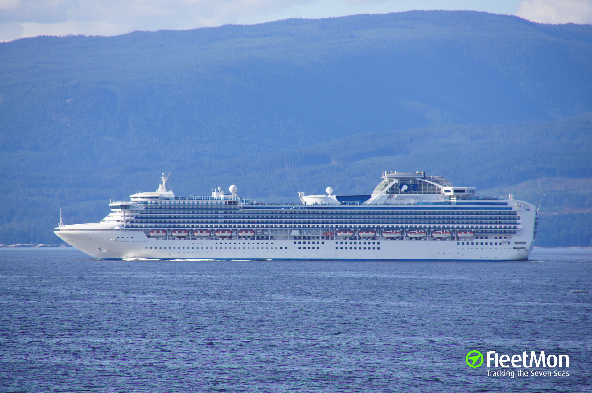 Photo of DIAMOND PRINCESS (IMO 9228198, MMSI 235103359, Callsign