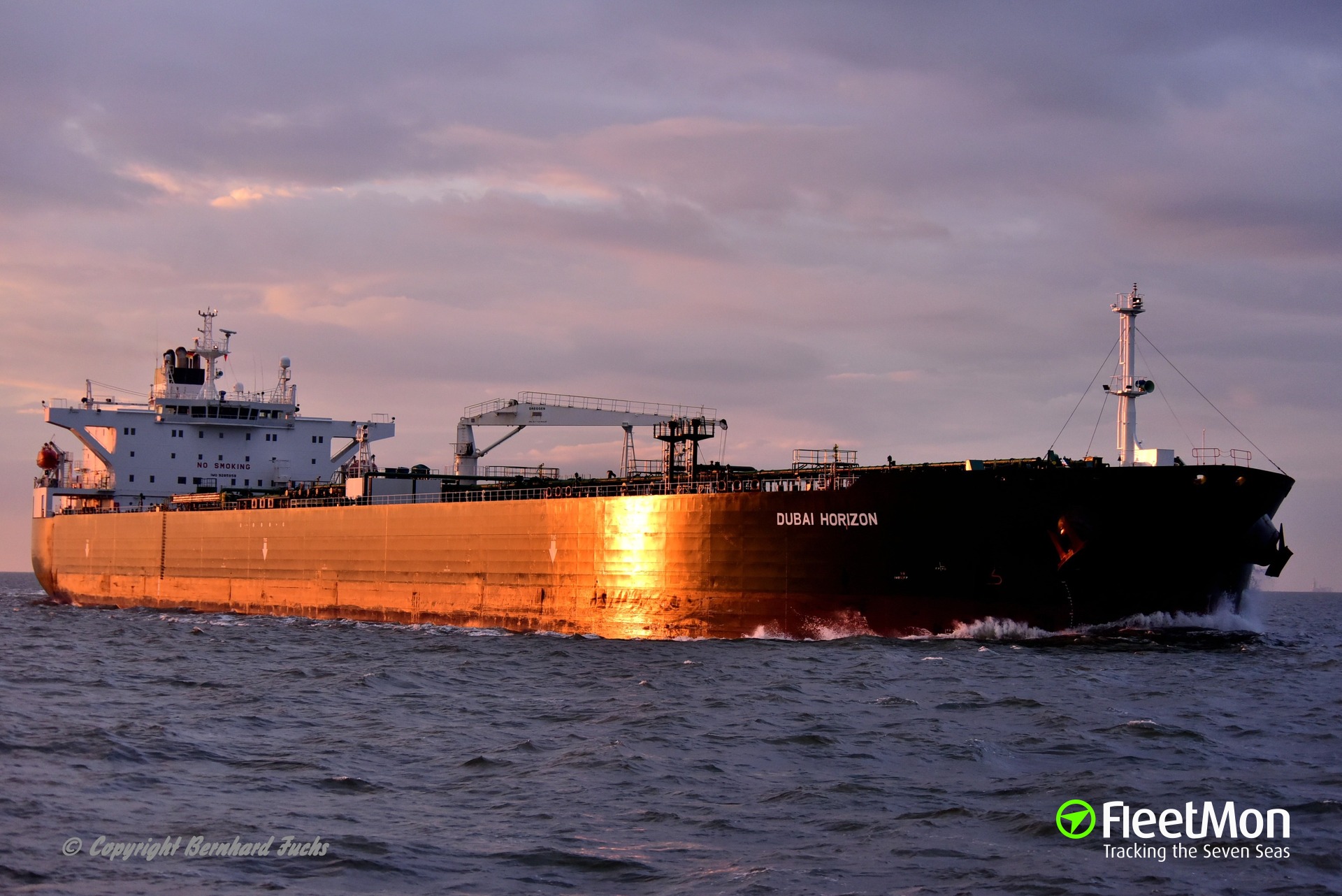 Vessel EASTERN PEARL (Oil Products Tanker) IMO 9285859, MMSI 518998824