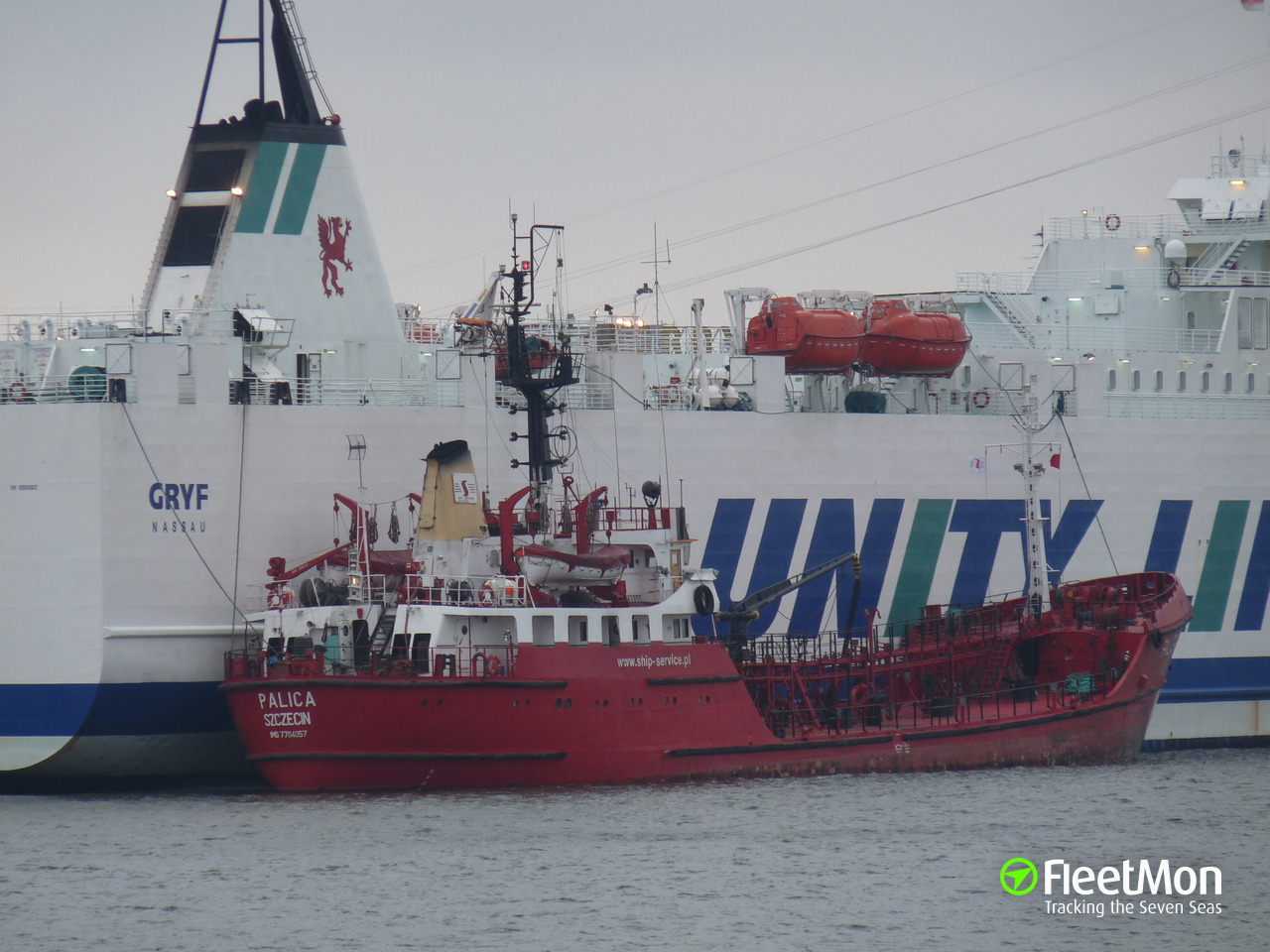 Freighter allided with tanker and ferry, Swinoujscie