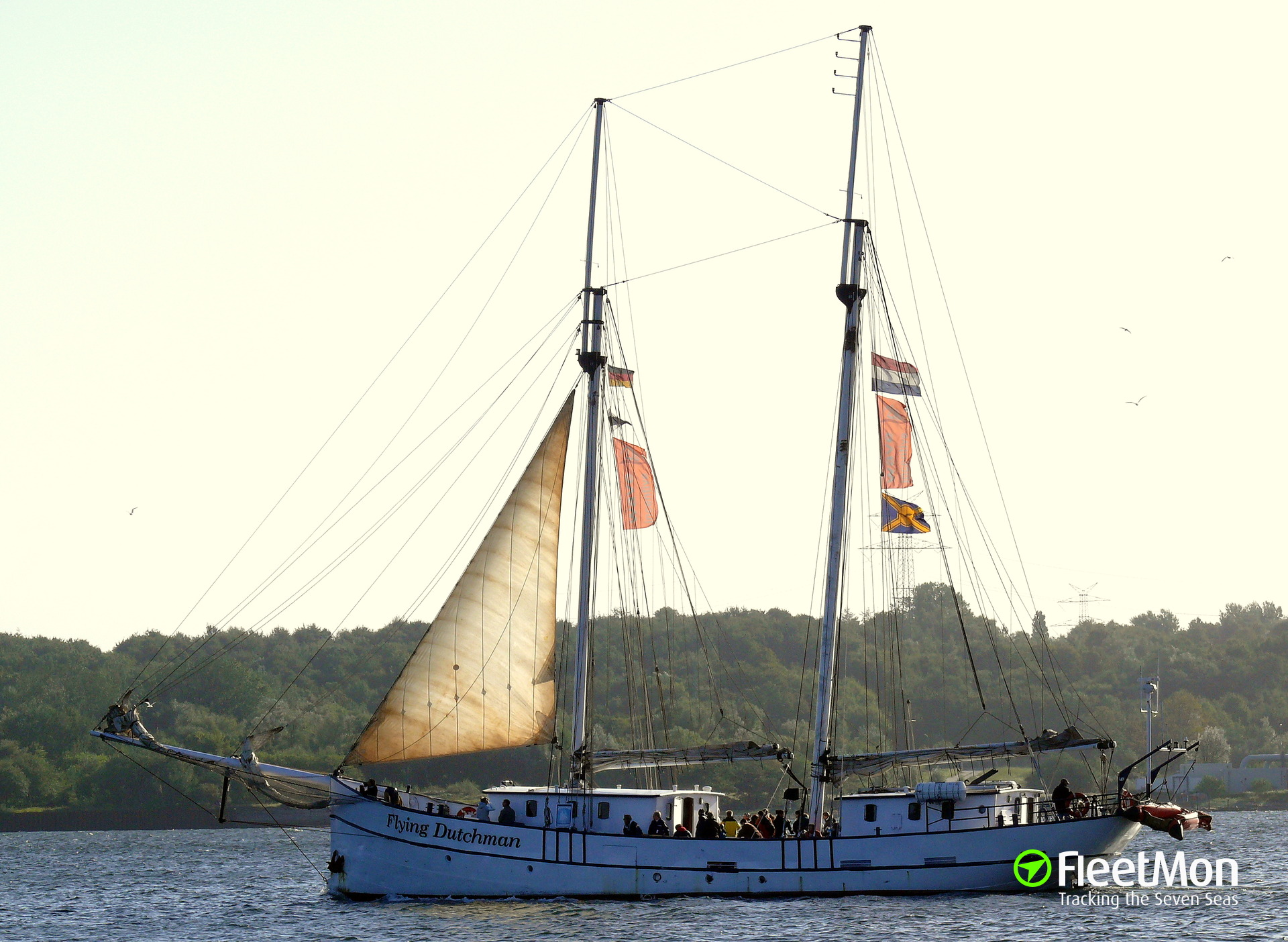 Photo of FLYING DUTCHMAN (IMO: 8434312, MMSI: 246277000, Callsign: PIAK