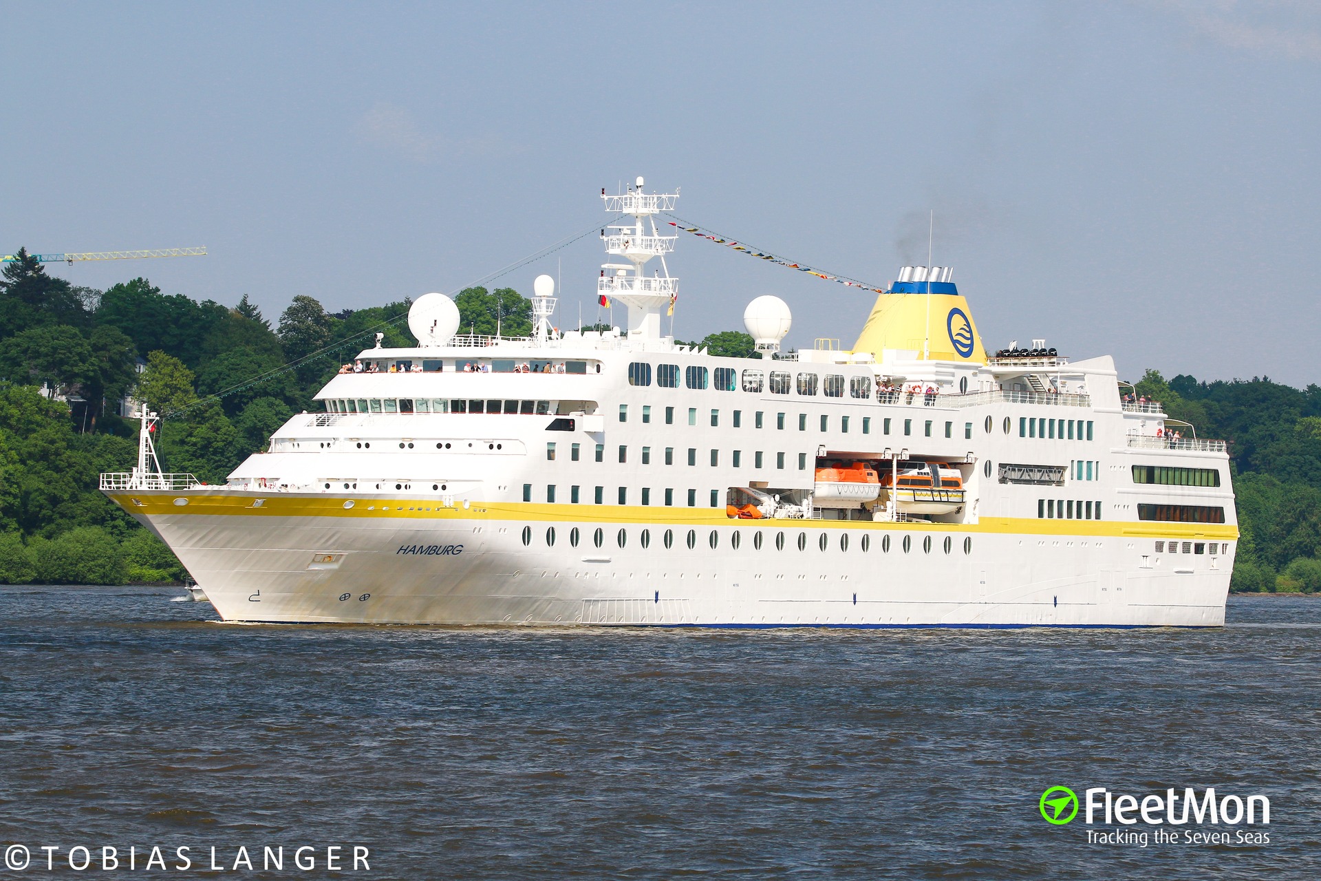 vessel-hamburg-cruise-liner-imo-9138329-mmsi-309908000