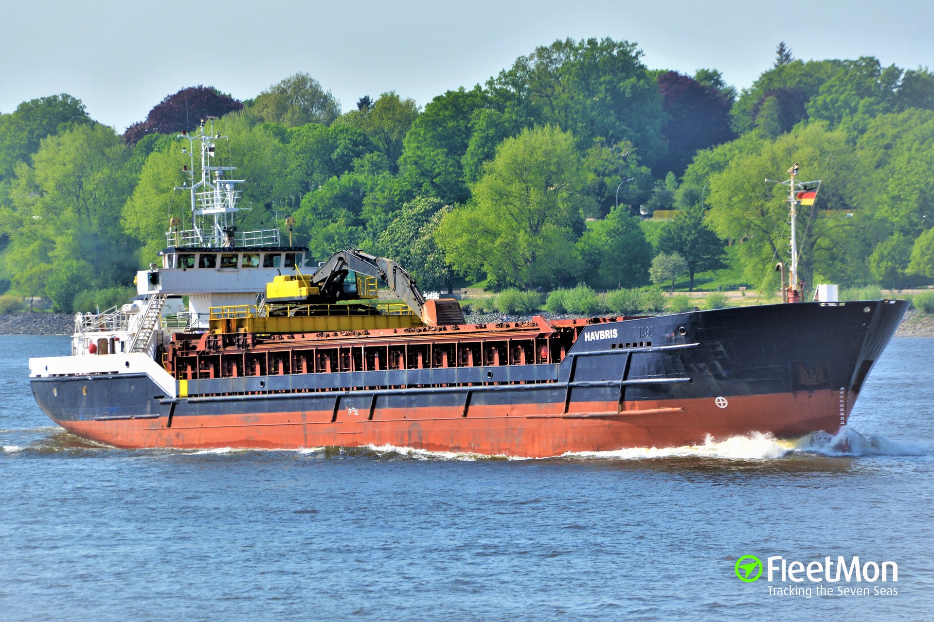 cargo-ship-grounding-off-kristiansund