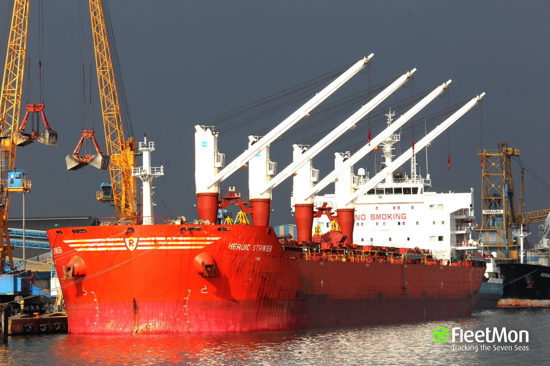 Судно компания. Supramax Bulk Carrier. Крановый сухогруз tbn0752. Bulk Carrier Vessel (Supramax). Supramax Bulk Carrier Vessel Philippines.