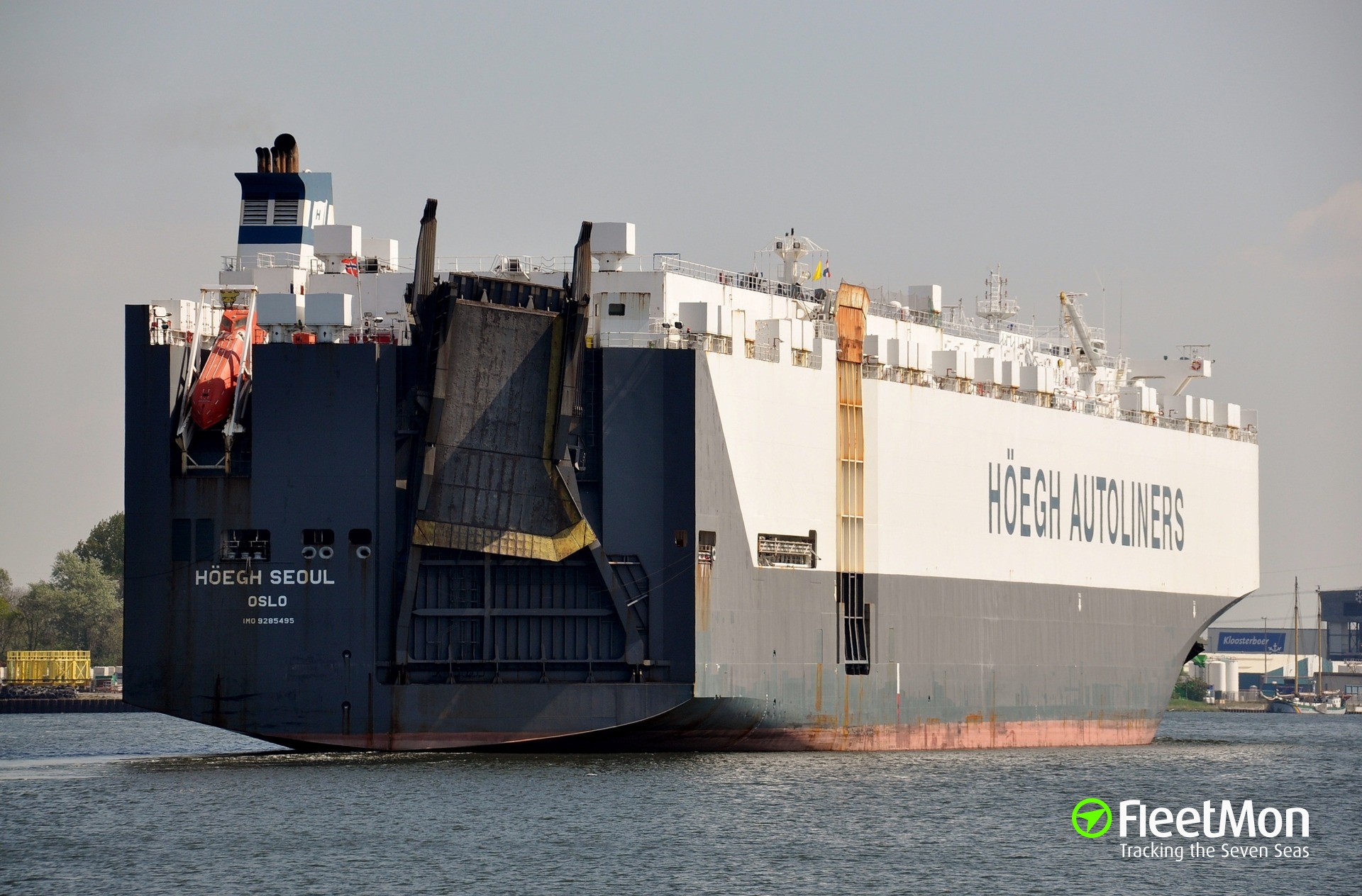 Photo of HOEGH SEOUL (IMO: 9285495, MMSI: 257496000, Callsign: LADO6 ...