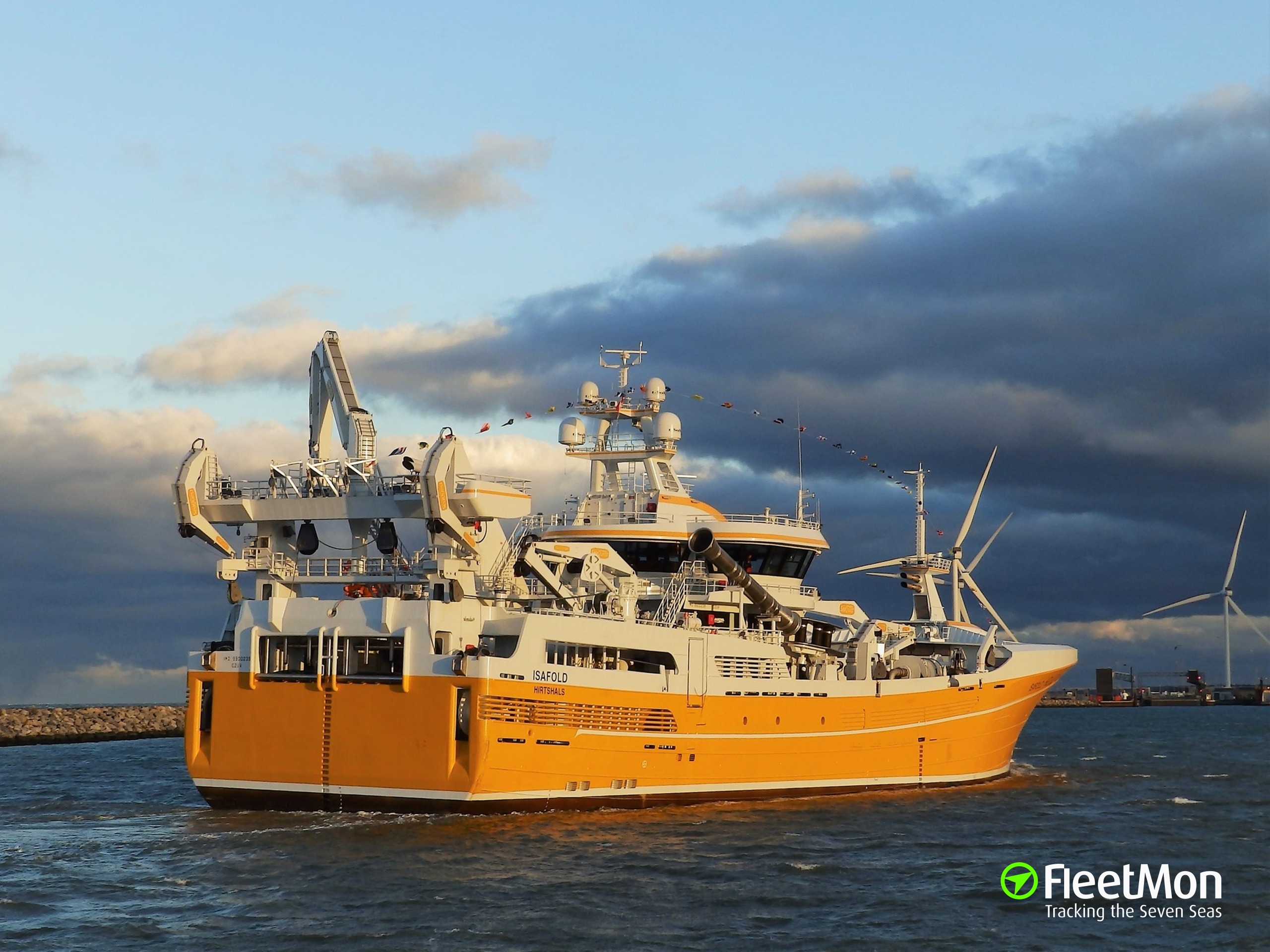 ISAFOLD, Fishing Vessel - Details and current position - IMO 9900239 -  VesselFinder