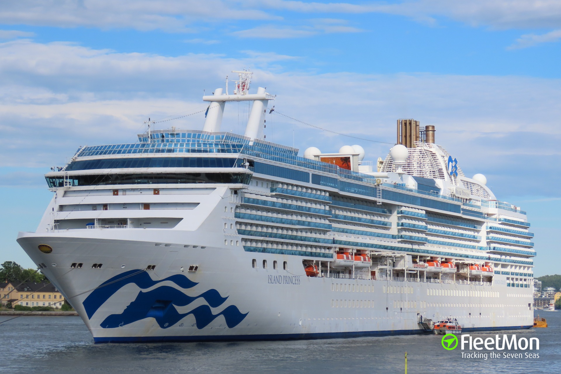 Photo of ISLAND PRINCESS (IMO: 9230402, MMSI: 310384000, Callsign ...