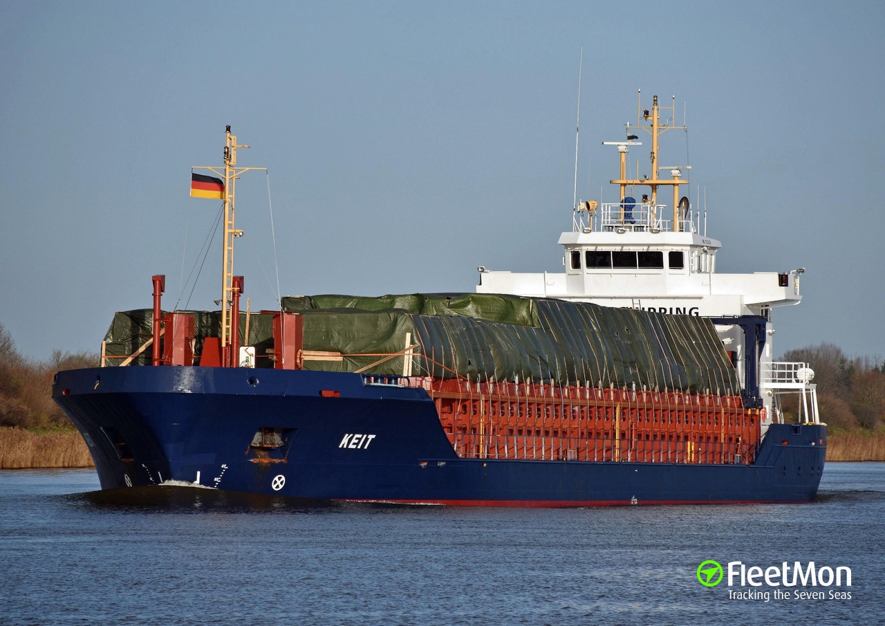 Near miss accident in Kiel Canal, caused by navigational rules violation 