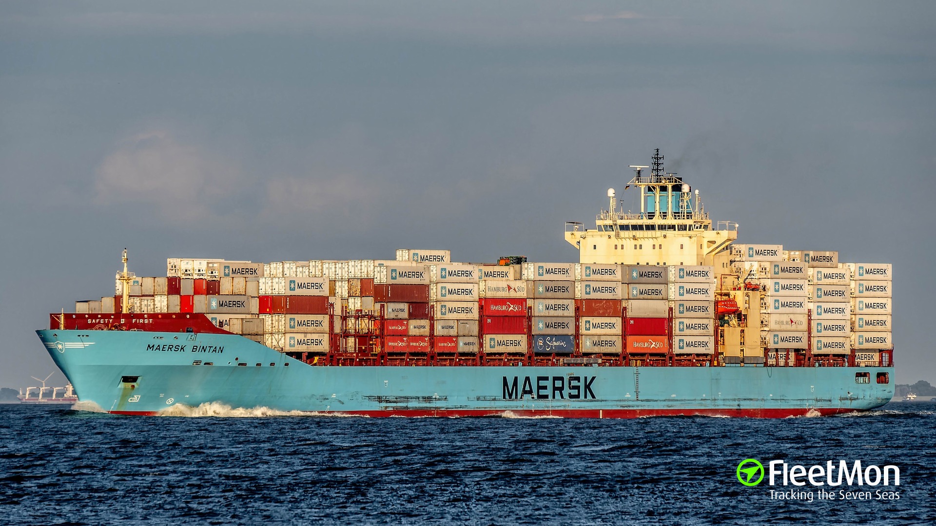 Photo of MAERSK BINTAN (IMO: 9355288, MMSI: 477178900, Callsign: VROX4 ...