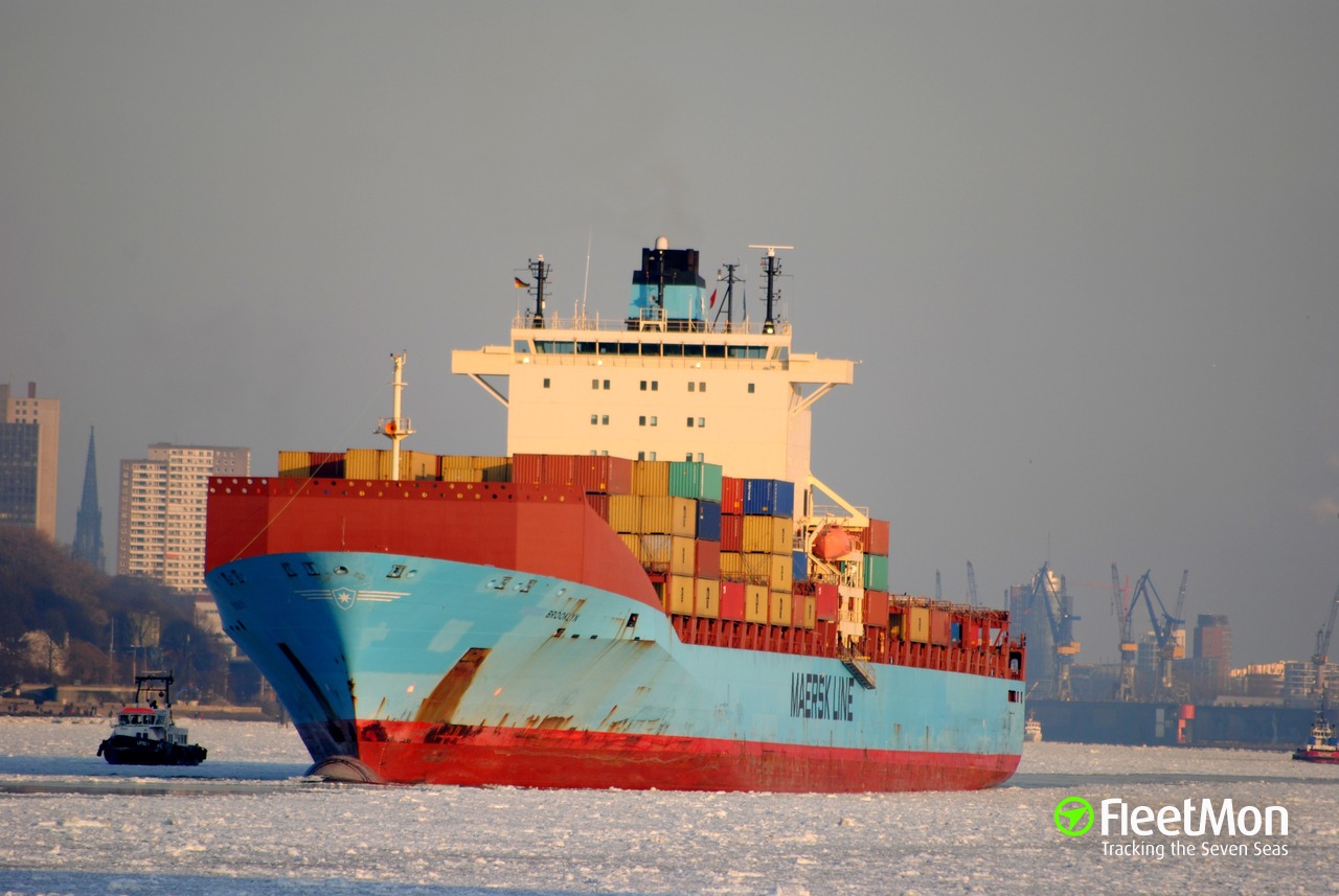 Maersk boxship disabled in English Canal