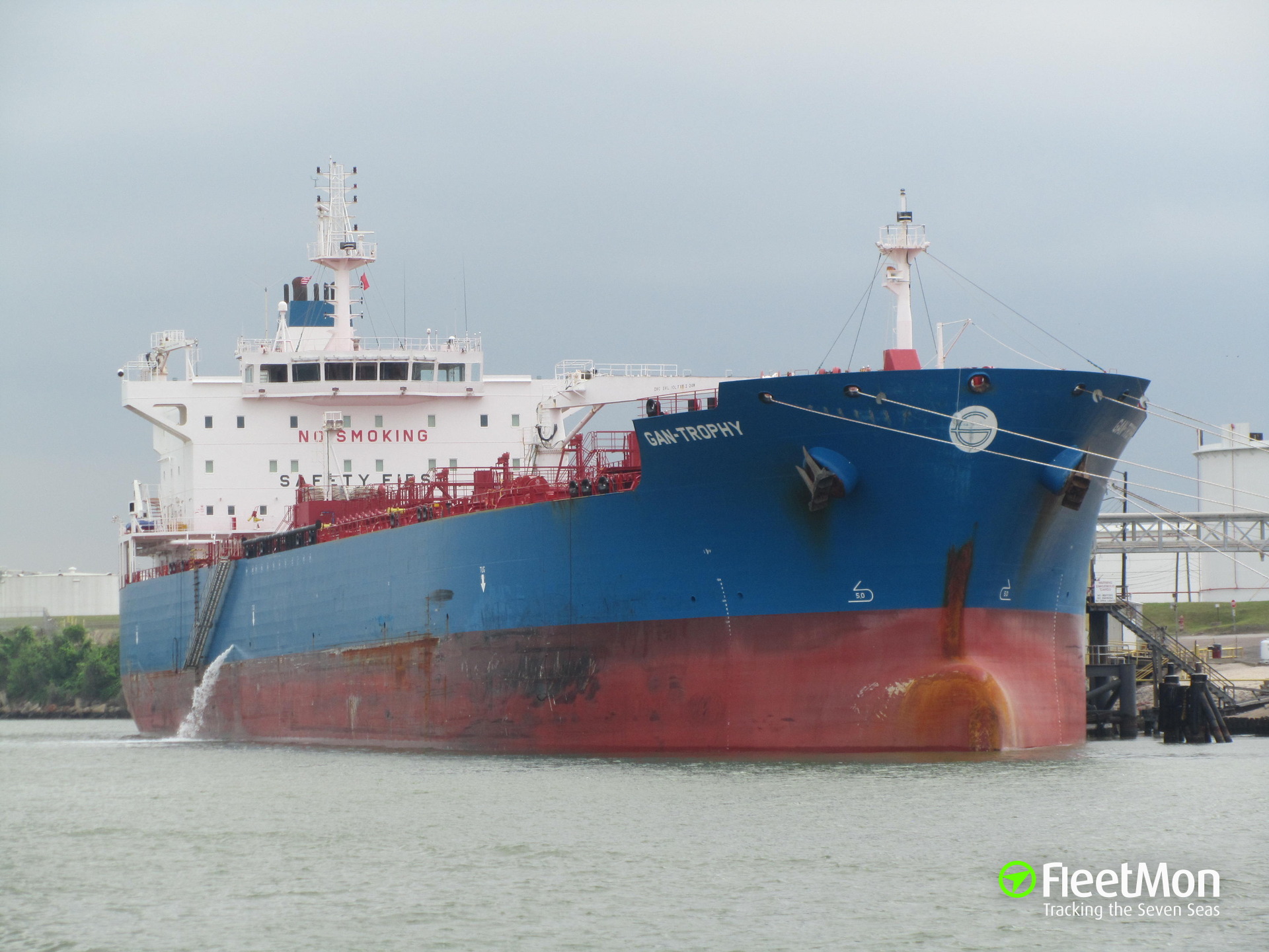 https://photos.fleetmon.com/vessels/maersk-magellan_9447732_1275359_Large.jpg