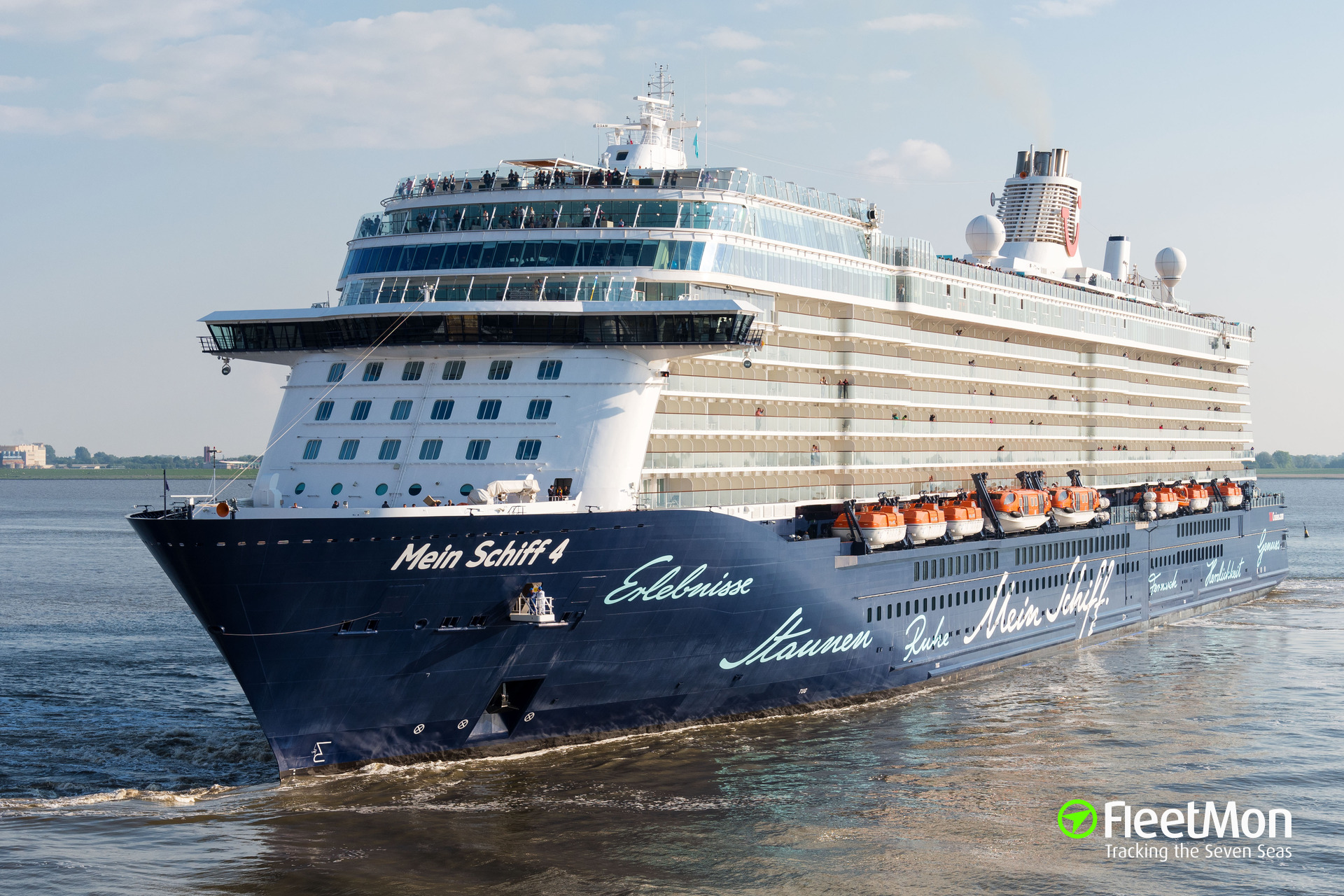 Ship owner. Mein Schiff 4 круизы. Лайнер флитмон. Надпись Schiff. Сколько стоит пассажирское судно.