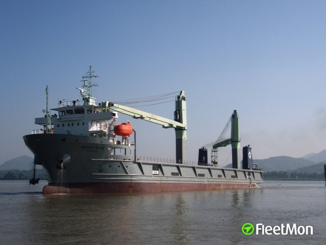 //photos.fleetmon.com/vessels/meratus-benoa_9509231_1279719_Large.jpg