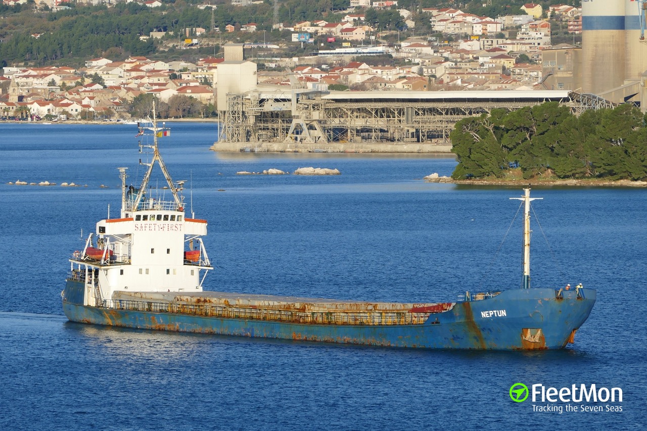 Disabled cargo ship towed to Thessaloniki Anchorage