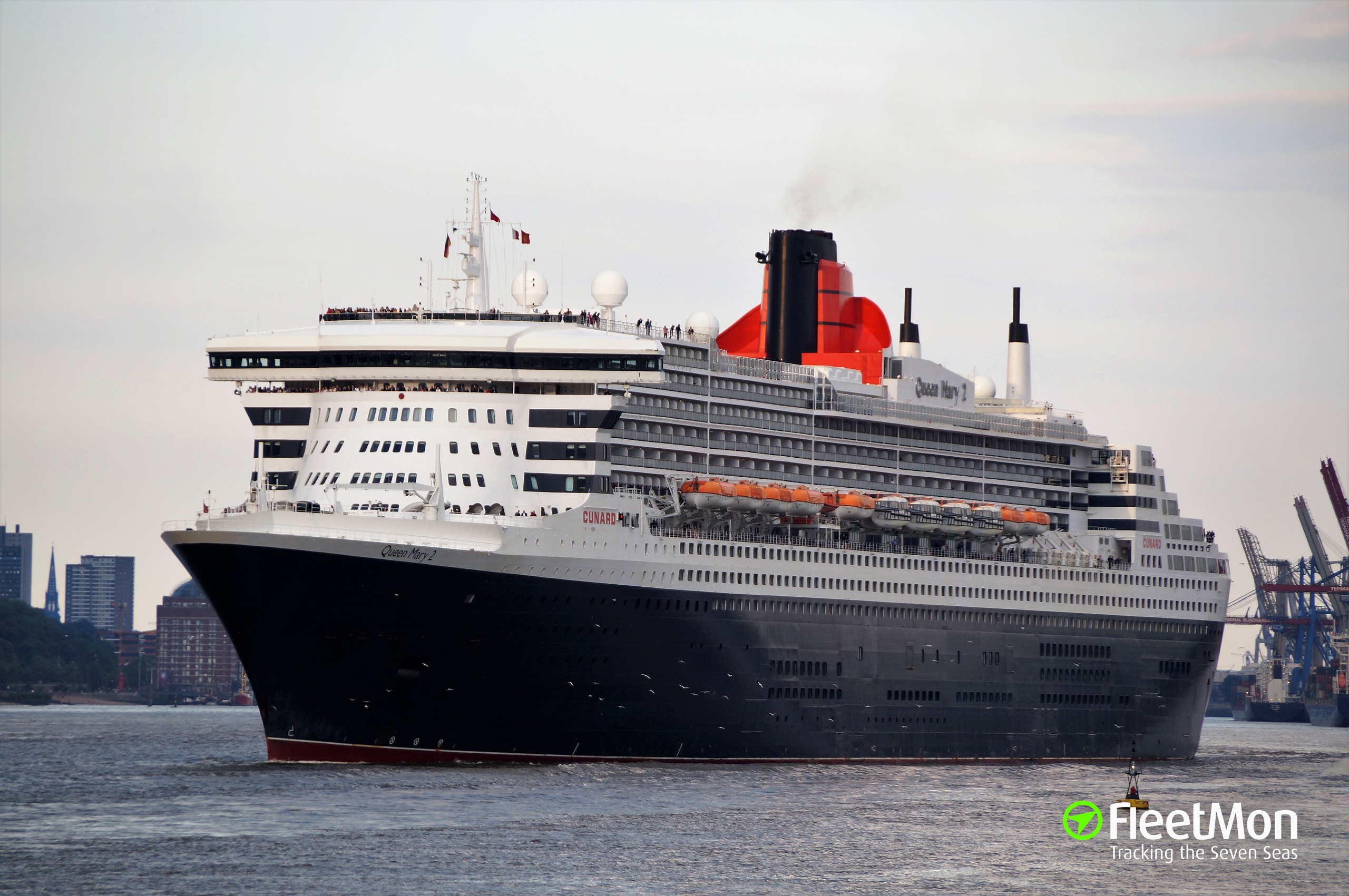 Queen mary 2 cruise liner jobs
