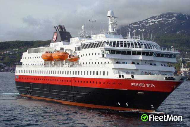 Passenger ro-ro ship aground, Norway 