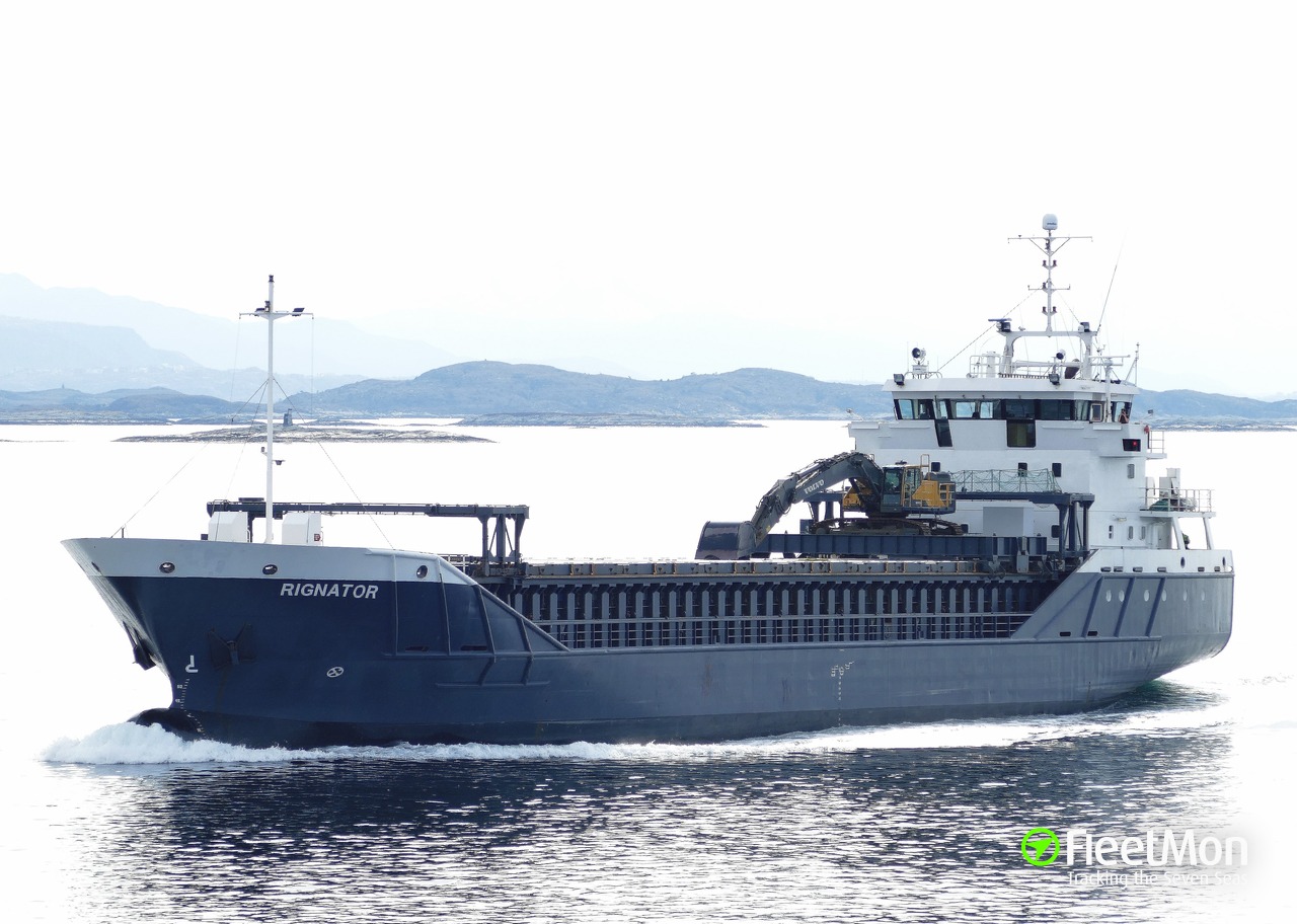 General cargo vessel Vanguard towed to Brest