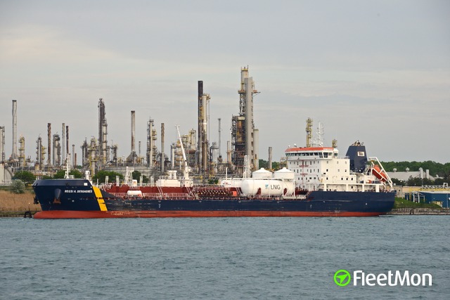 //photos.fleetmon.com/vessels/rossi-a-desgagnes_9804435_3239957_Large.jpg