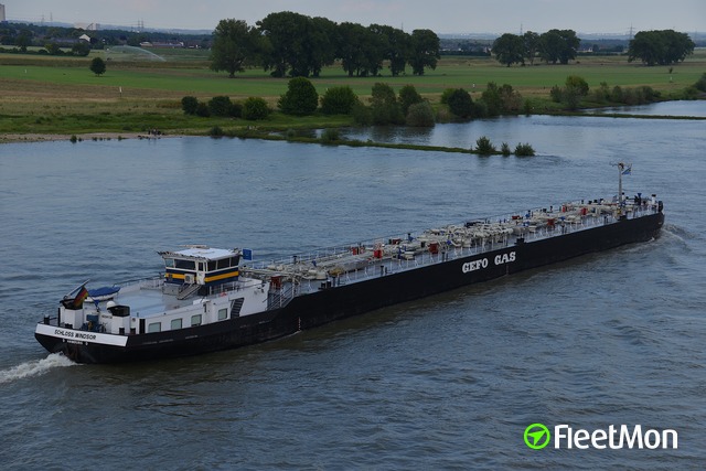 Vessel SCHLOSS WINDSOR (Oil Products Tanker) IMO —, MMSI 211550500