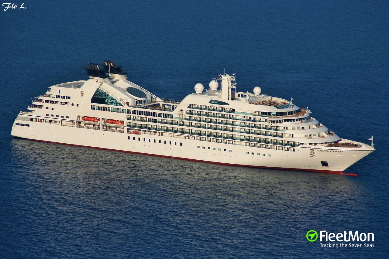 Ferry Nissos Rodos vs. cruise liner Seabourn Odyssey