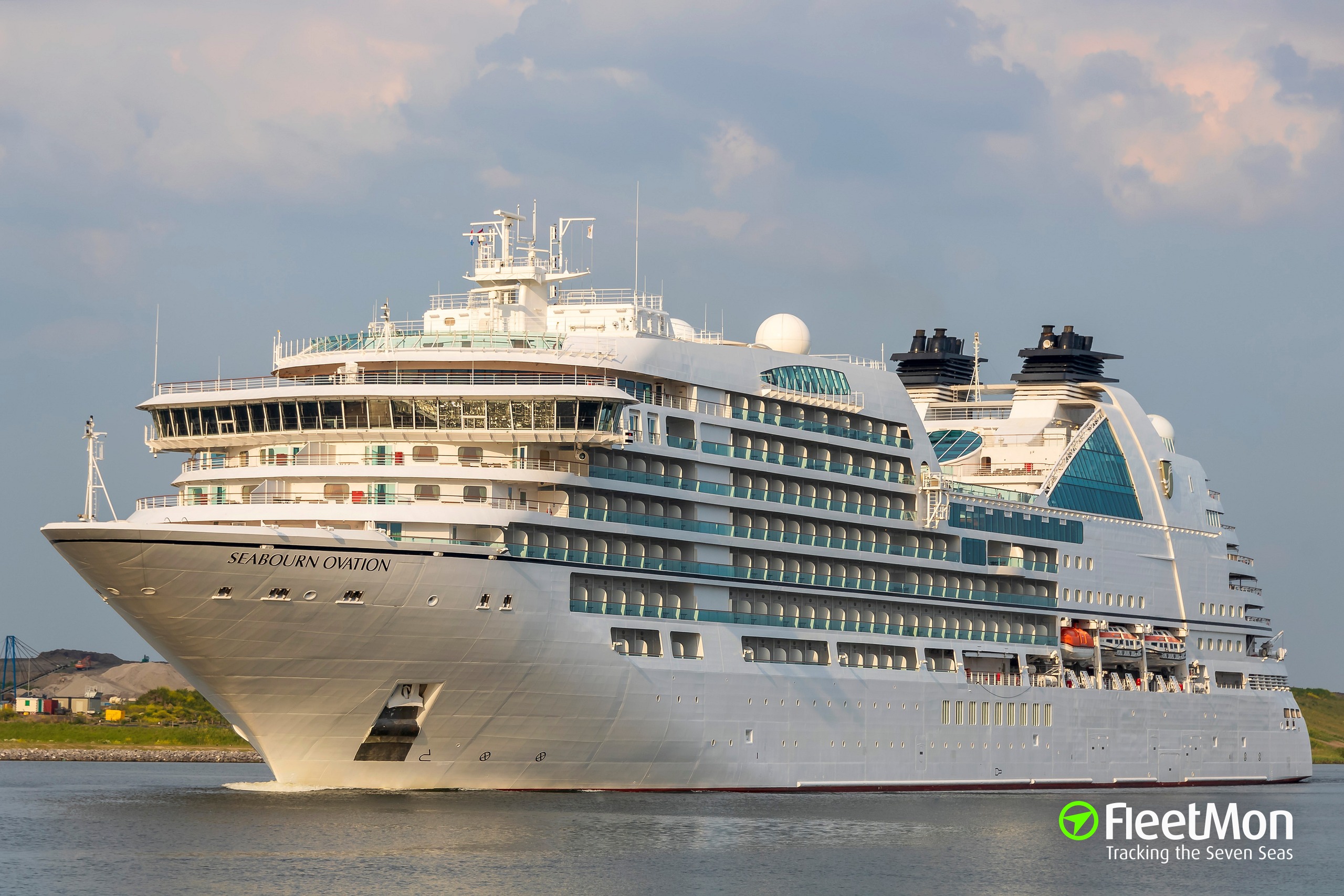 Photo of SEABOURN OVATION (IMO: 9764958, MMSI: 311000585, Callsign ...