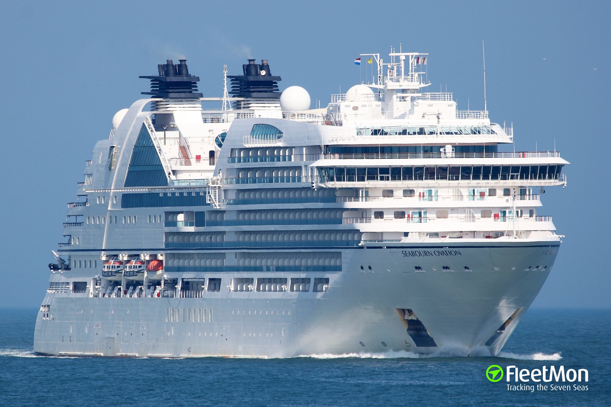 Photo of SEABOURN OVATION (IMO: 9764958, MMSI: 311000585, Callsign ...