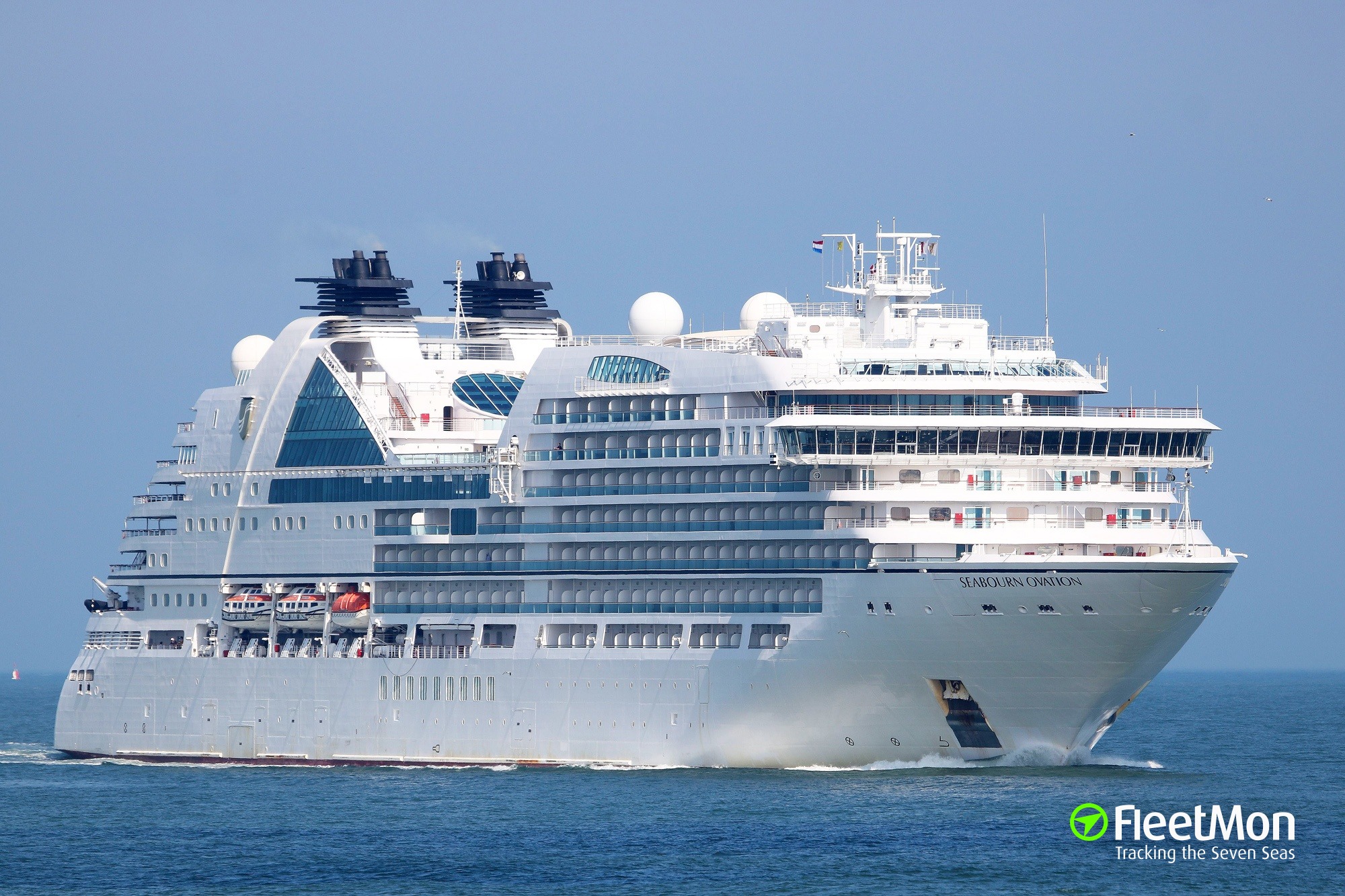 Photo of SEABOURN OVATION (IMO: 9764958, MMSI: 311000585, Callsign ...