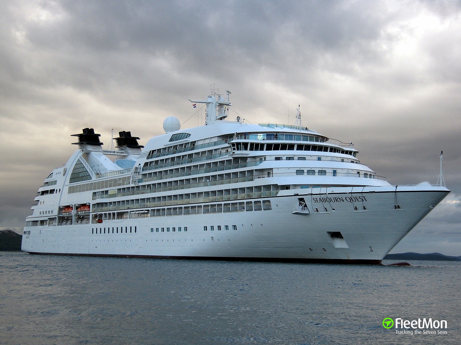 Photo of SEABOURN QUEST (IMO: 9483126, MMSI: 311038900, Callsign: C6YZ5 ...