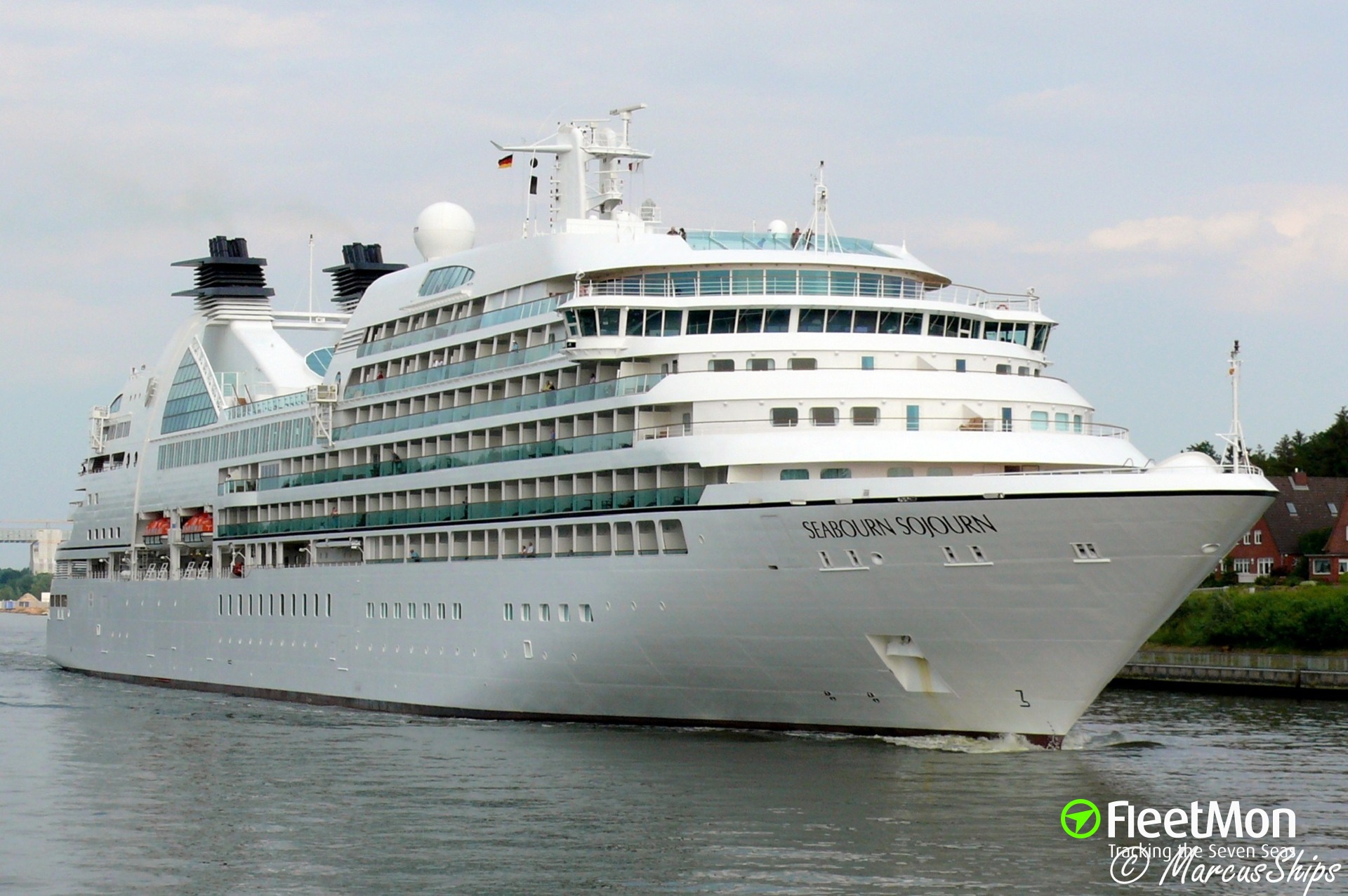 Photo of SEABOURN SOJOURN (IMO 9417098, MMSI 311027100, Callsign