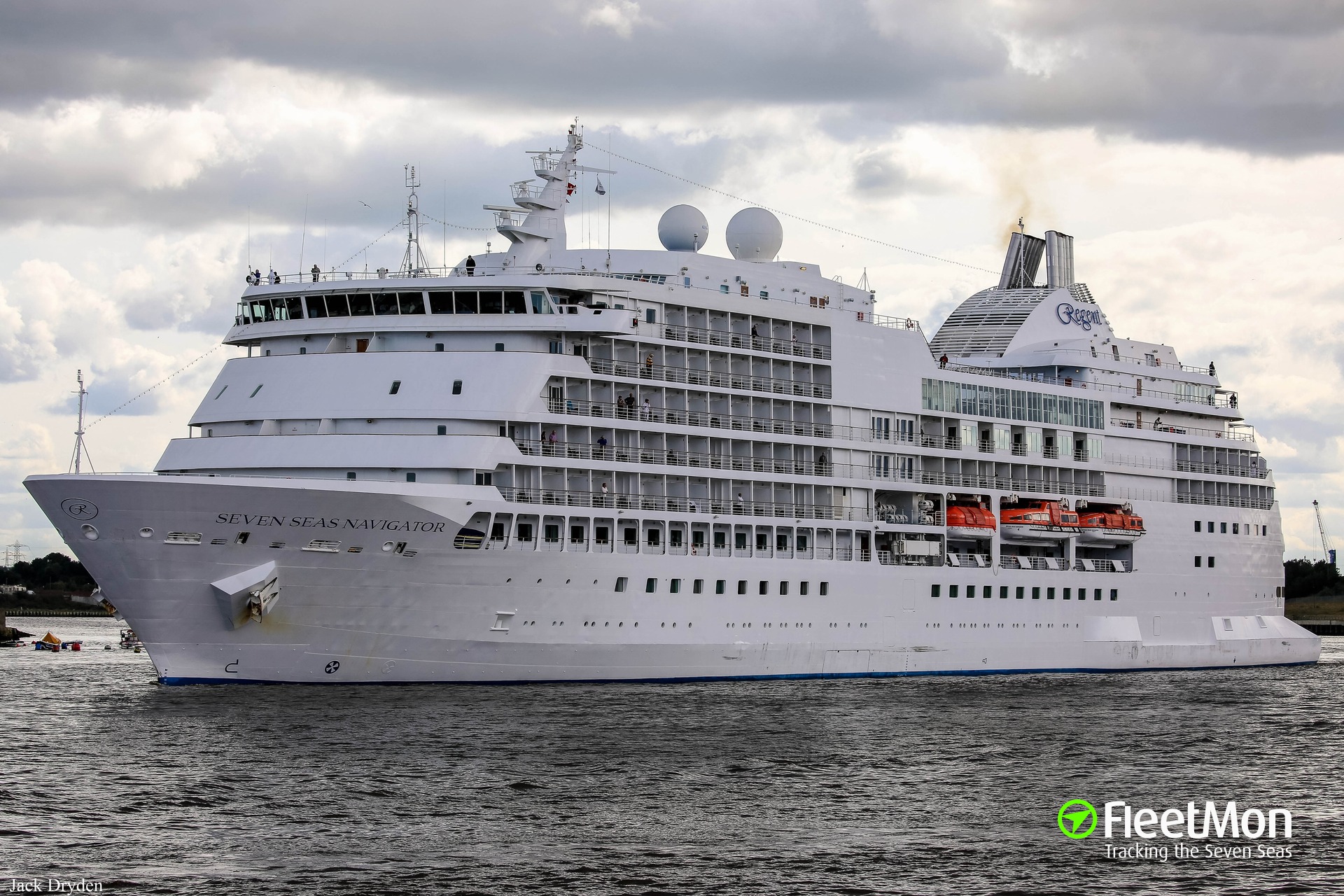 Photo of SEVEN SEAS NAVIGATOR (IMO: 9064126, MMSI: 311050600, Callsign ...