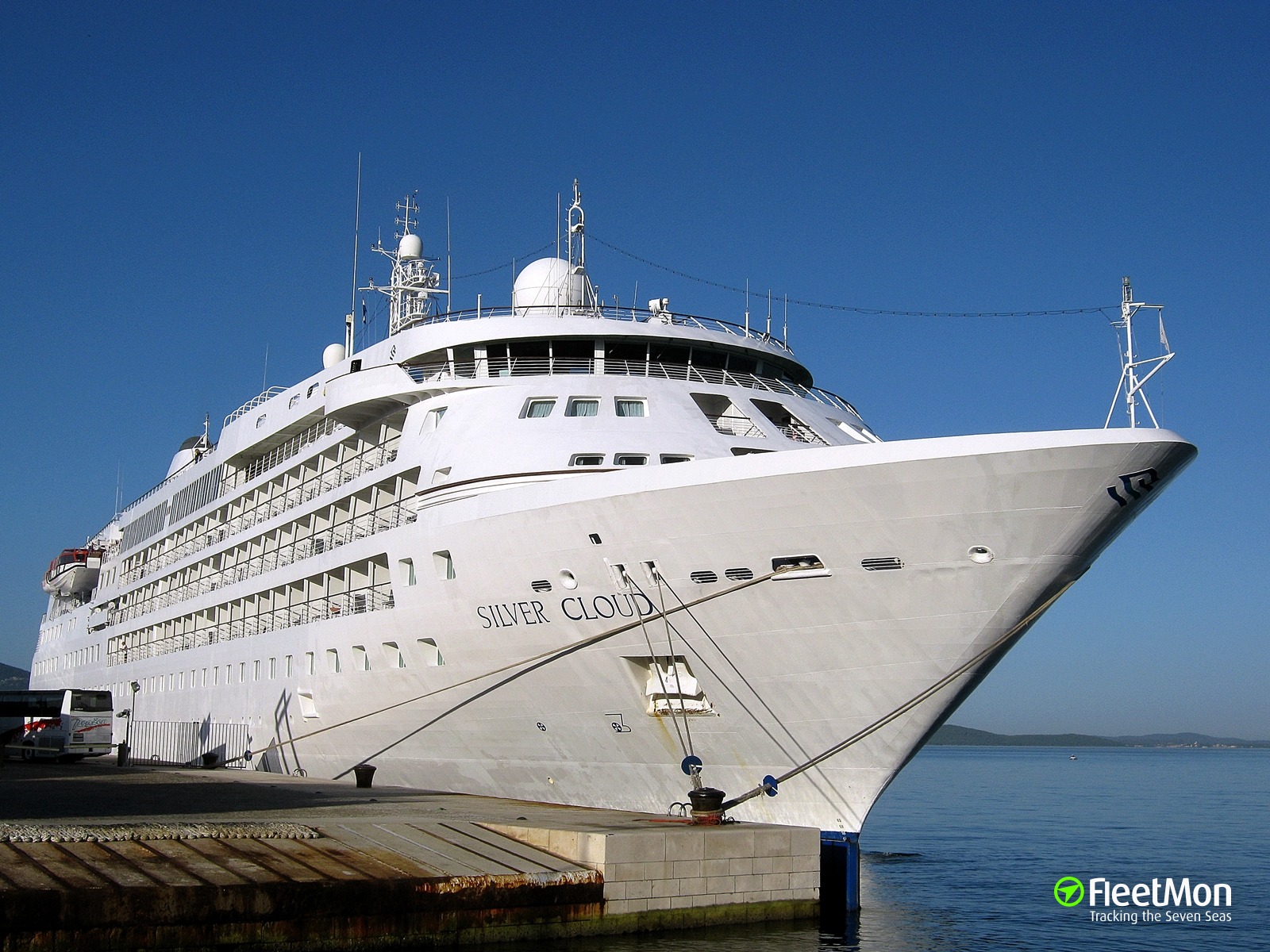 Silver v. Silver cloud лайнер. Корабль Silver cloud. MV Silver cloud. Silver cloud лайнер Россия.