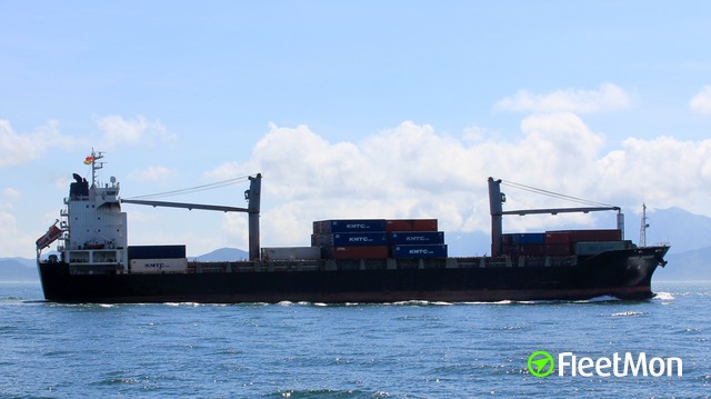 Vessel SINAR BANGKA  Container ship IMO 9220304 MMSI 