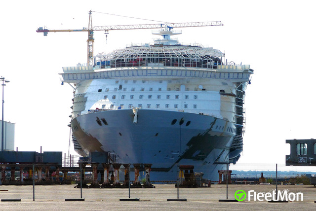 Vessel SYMPHONY OF THE SEAS (Cruise Liner) IMO 9744001, MMSI 311000660