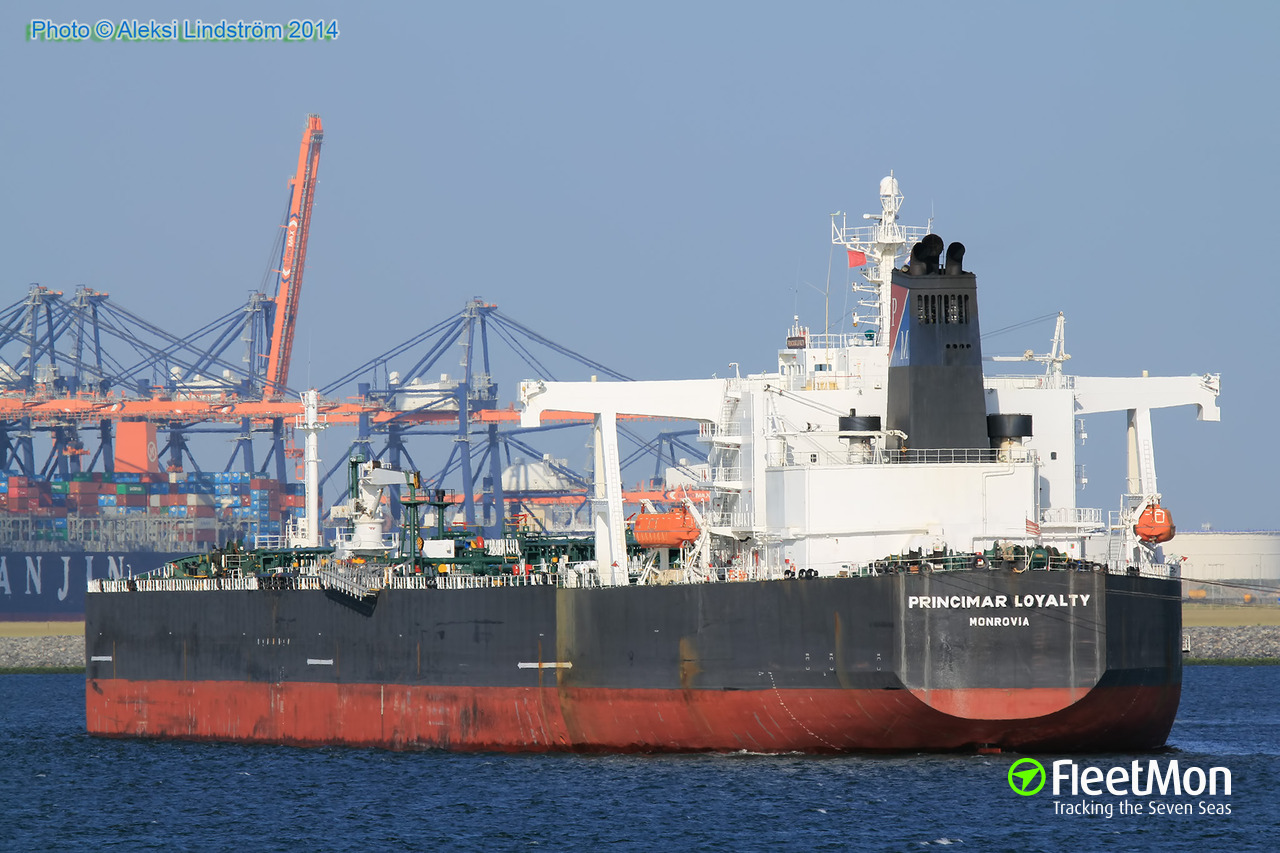 Photo of TOKYO SPIRIT (IMO: 9296377, MMSI: 311000453, Callsign: C6CE9 ...