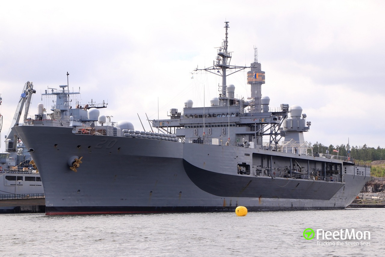 Vessel USS MOUNT WHITNEY (LCC-20) (Naval vessel) IMO 6126533, MMSI