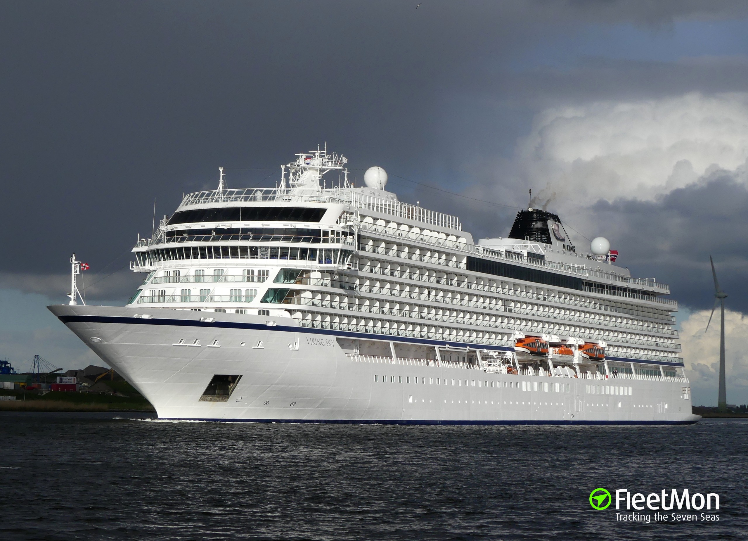 Photo of VIKING SKY (IMO: 9650420, MMSI: 259186000, Callsign: LAYU7 ...