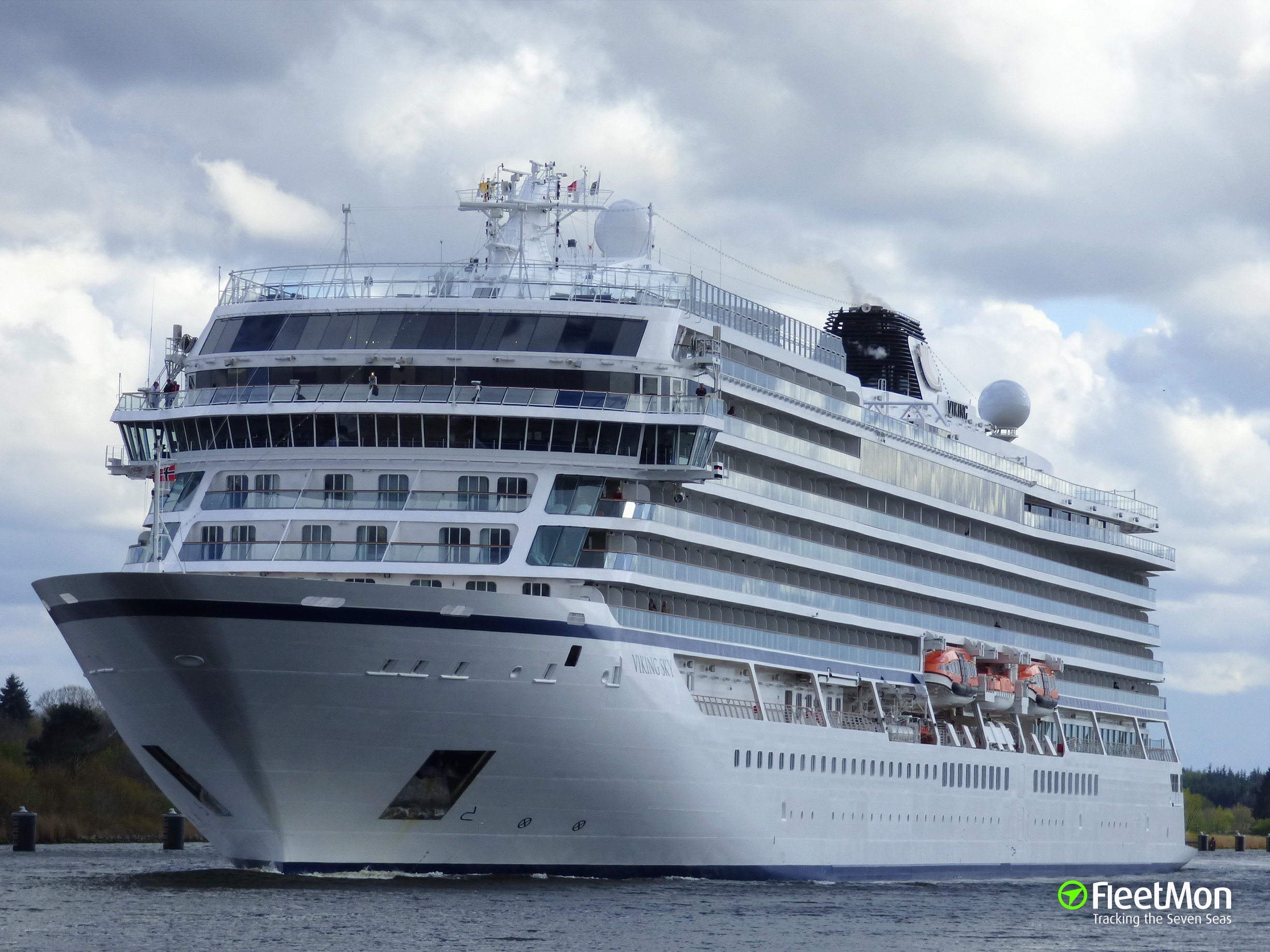 Photo of VIKING SKY (IMO: 9650420, MMSI: 259186000, Callsign: LAYU7 ...